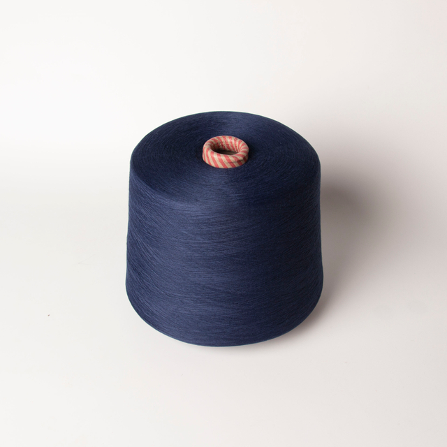 Mukava pehmeä elastinen 16s 100% polyesterilanka, joka sopii sukille ja kaikenlaiseen neulomiseen
